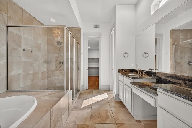 Building Photo - 931 W 23rd St