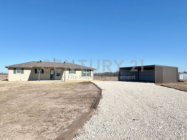 Building Photo - Completely Remodeled 4/2 County Home in Ennis Ready For Move-In!