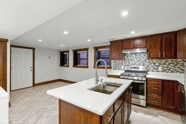 Building Photo - 5859 N Magnolia Ave