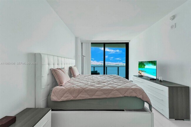 Building Photo - 460 NE 28th St