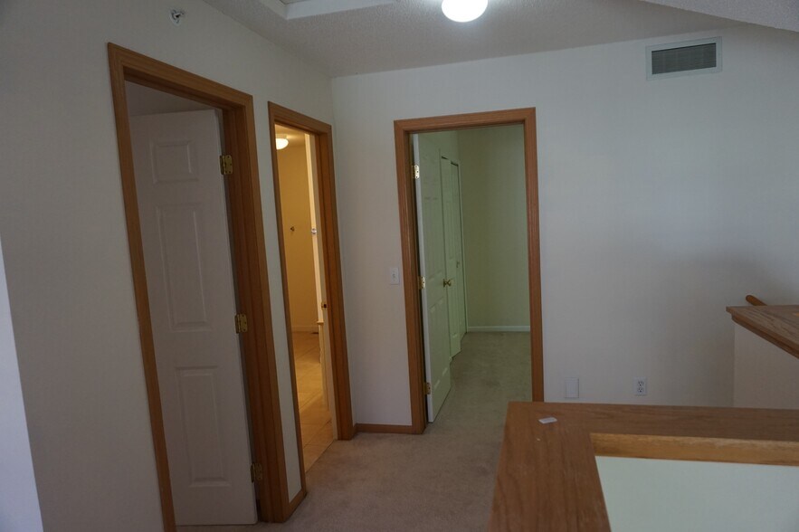 Building Photo - 612 Willoughby Way W