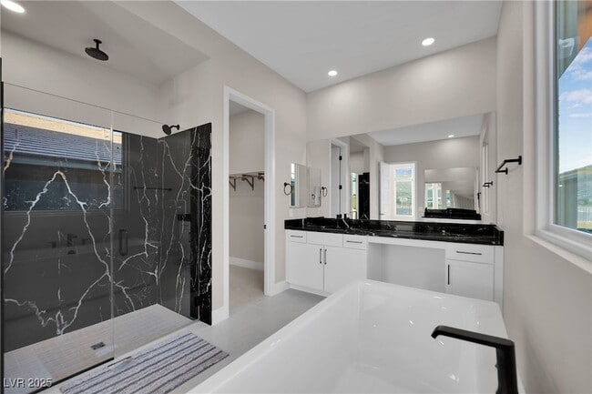 Building Photo - 11079 Rolling Vista Dr