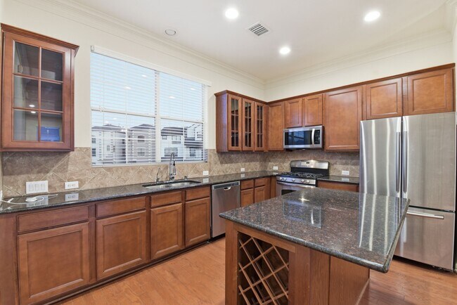 Building Photo - 3209 Clearview Cir