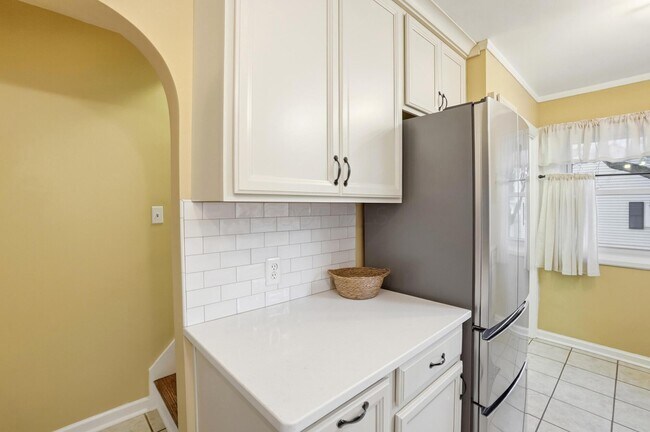 Building Photo - 2695 Bellwood Ave