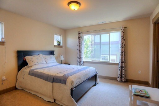 Building Photo - Luxury Bothell Townhome For Rent! 2 Car Ga...