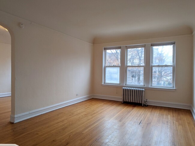 Primary Photo - 2948 N Albany Ave