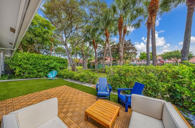 Building Photo - 4117 W Palm Aire Dr