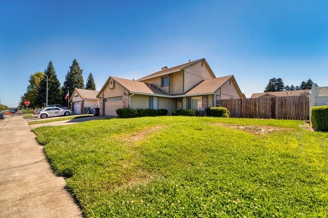 Building Photo - Spacious 4-Bedroom Home Near Happy Park