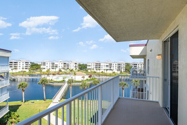 Building Photo - Solana Lake G501
