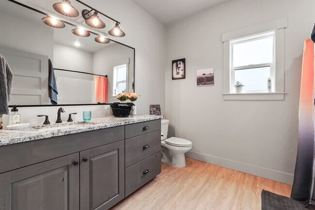 Building Photo - 303 CM Rdg Ln