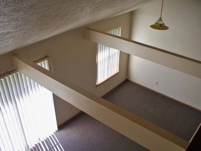 Building Photo - 2 bedroom 2 bath Loft Apartment Branson MO...