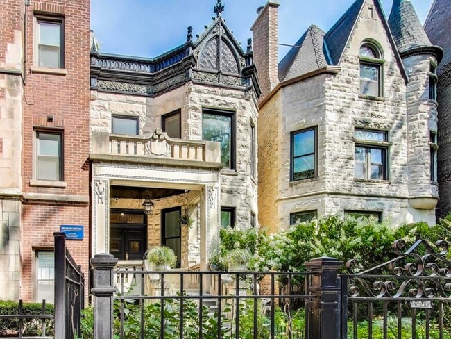 Building Photo - 650 W Wrightwood Ave