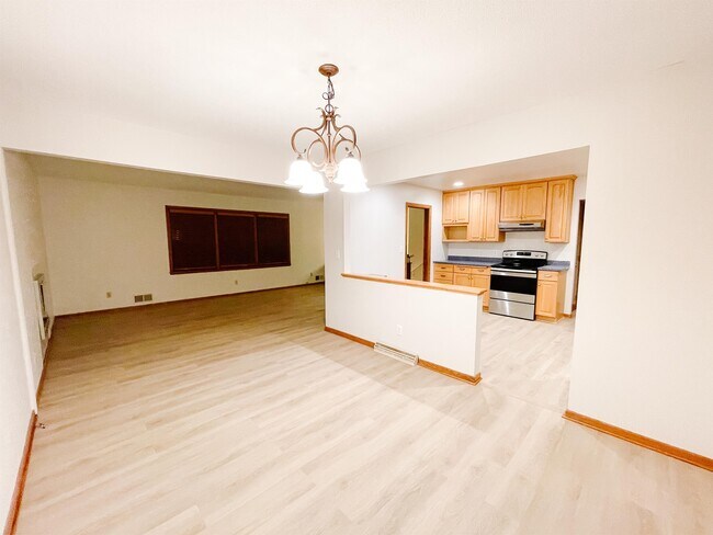 Building Photo - 1172 Highview Dr