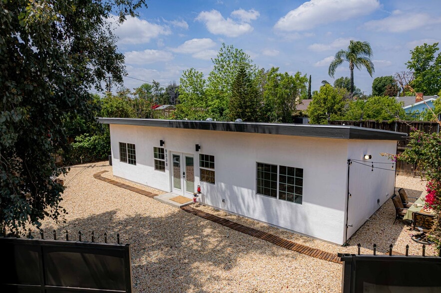 Building Photo - 9338 Langdon Ave