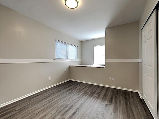 Building Photo - 3215 Sycamore Springs Dr