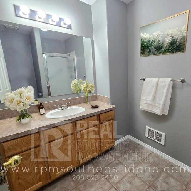 Building Photo - Spacious & Updated 4 Bedroom, 3 Bathroom Twin Home in Ammon (Idaho Falls) for Rent by Real Proper...