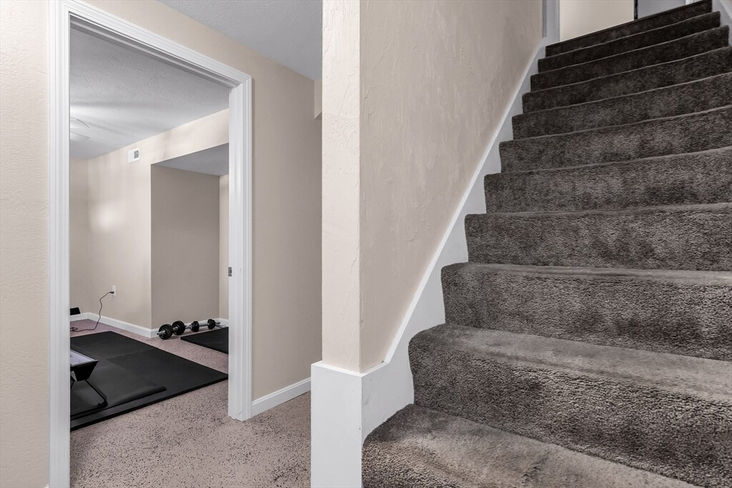 Building Photo - 6 Gedney Dr