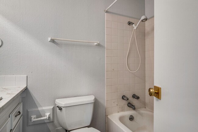 Building Photo - Charming 3-Bedroom Home in West Boise – Sp...