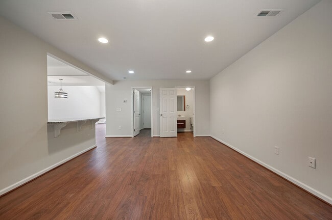 Building Photo - 176 Stoney Dr