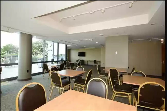 Common lounge - 1235 S PRAIRIE Ave