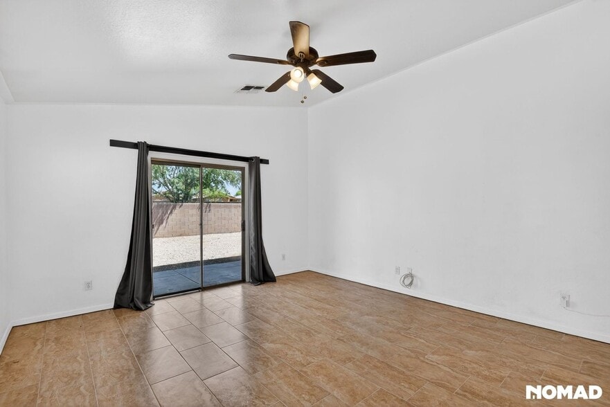 Building Photo - 5719 S 31st Dr