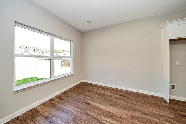 Building Photo - Newly Renovated Home in Brookwood!