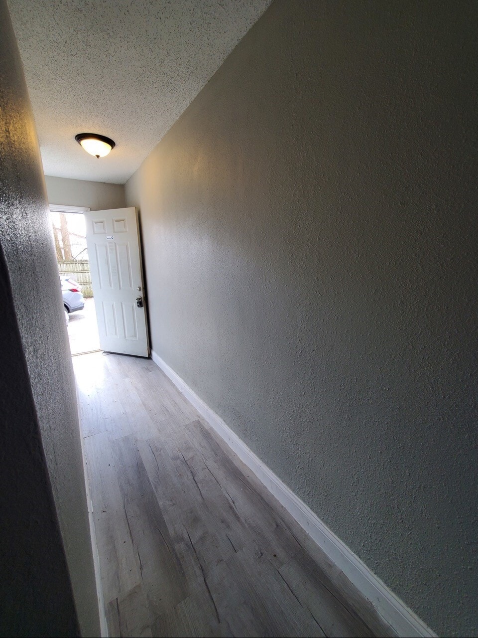 Building Photo - 250 E Beechwood Ave