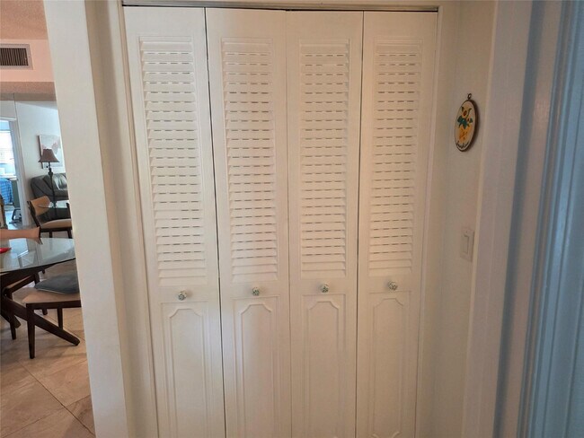 Building Photo - 959 SE 2nd Ave