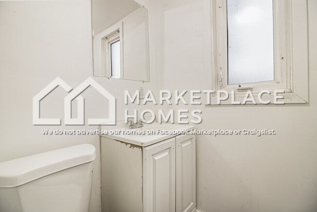 Building Photo - 16570 Kentfield St