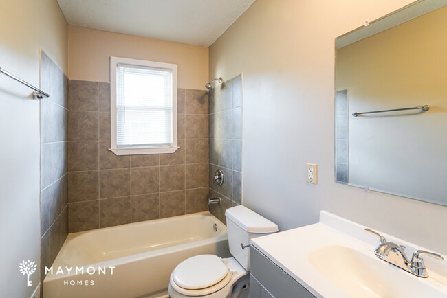 Building Photo - 107 Sedgewood Ln