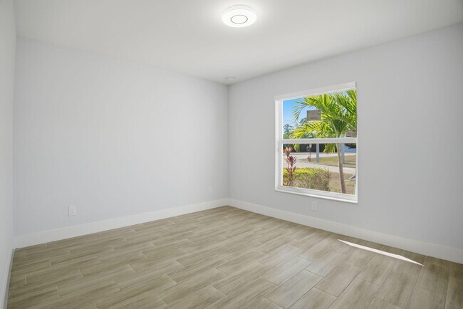 Building Photo - 4593 SW Bradbury St