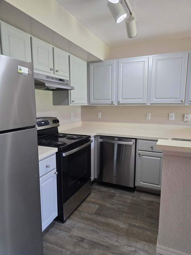 Building Photo - One bedroom one bath apartment close to USF