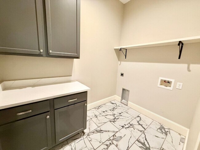 Building Photo - 1037 Stagecoach Bend
