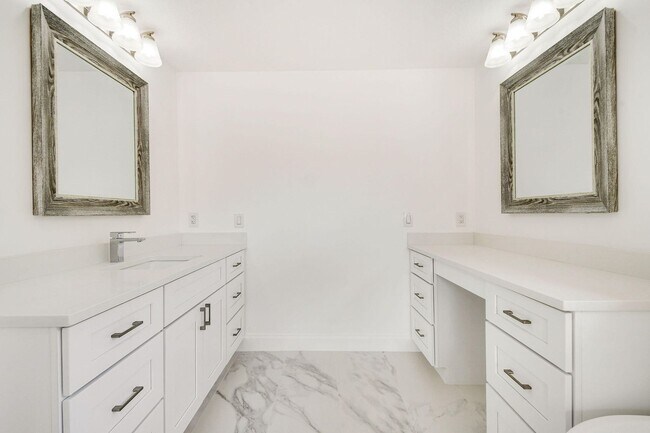 Building Photo - 207 Banyanwood Point