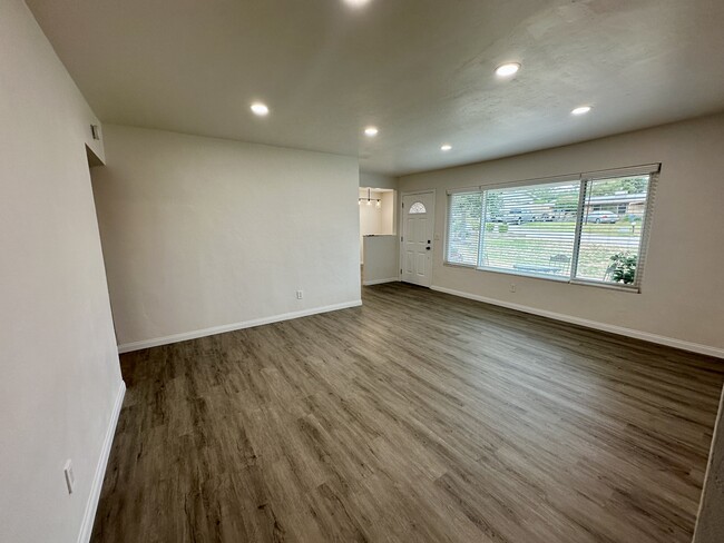Building Photo - 13239 Idyl Dr