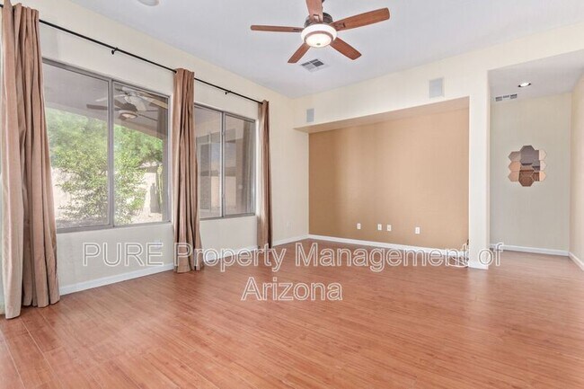 Building Photo - 737 S Sycamore Pl