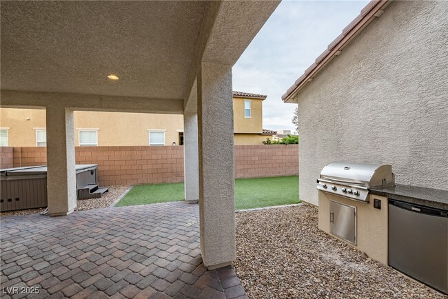 Building Photo - 3012 Camino Largo Ave