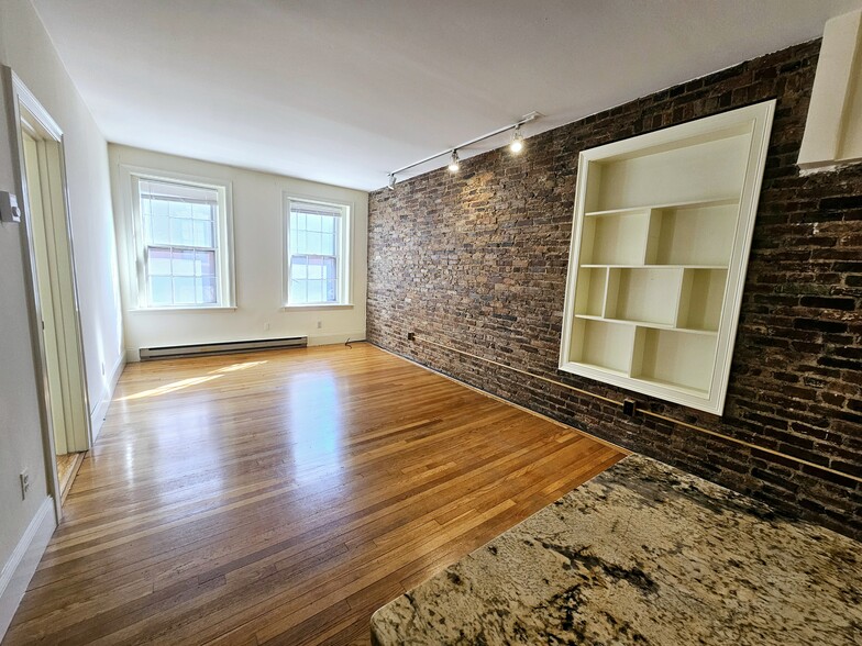 Building Photo - 81 West Cedar St