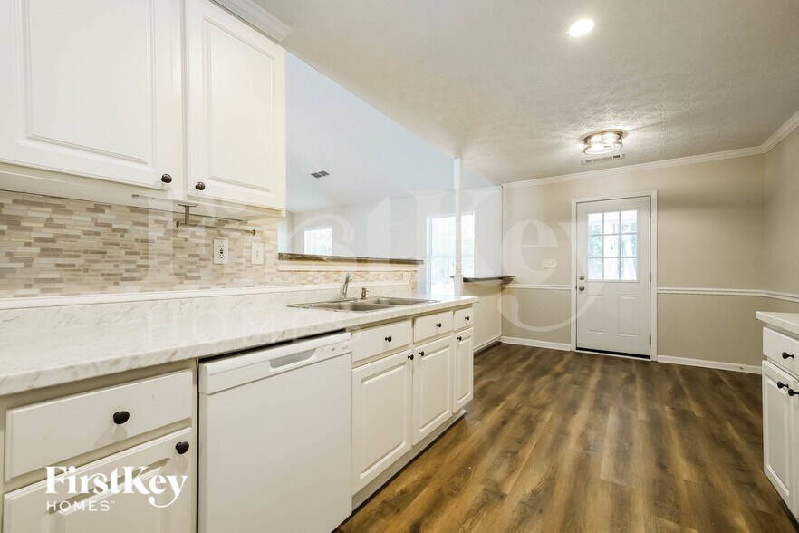 Building Photo - 738 Baskins Cir