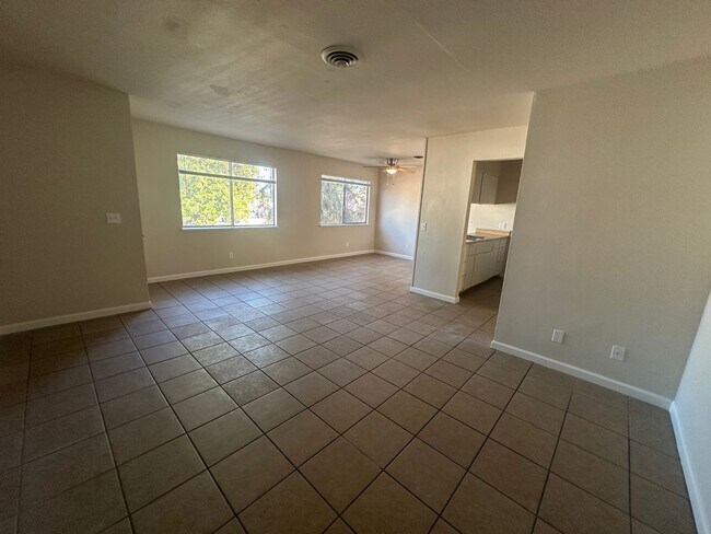 Building Photo - 1316 Hobart Dr