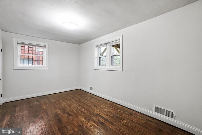 Building Photo - 3158 Westover Dr SE