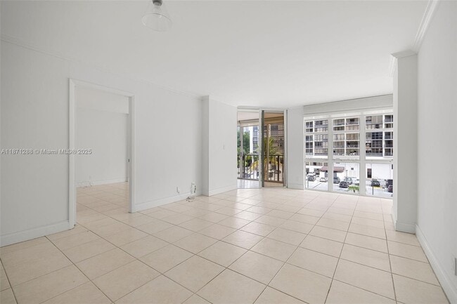 Building Photo - 1915 Brickell Ave