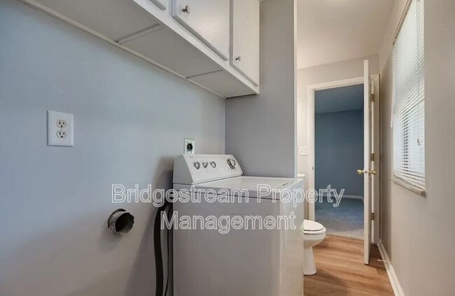 Building Photo - 7712 Redbank Ln