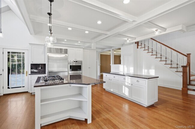 Building Photo - 16 Old Post Rd