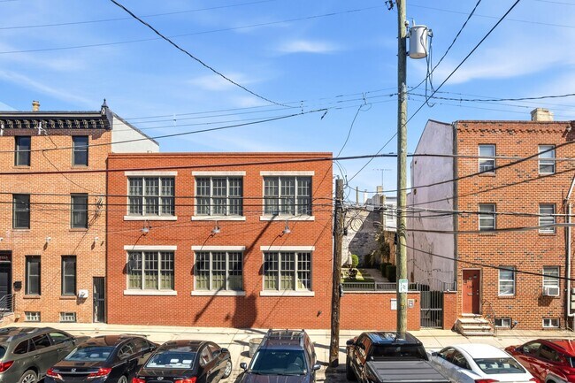 Building Photo - 2355 E York St