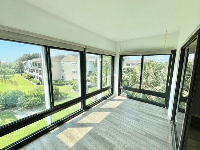 Building Photo - Application Under Review - 2 BR 2 Bath Con...