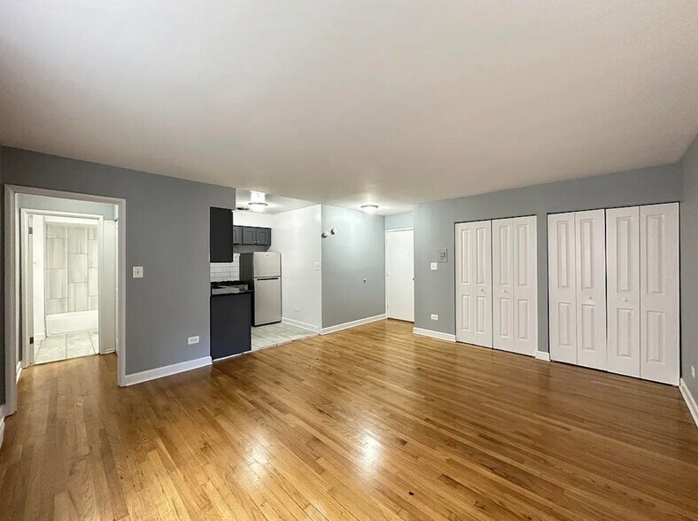 Building Photo - 1515 W Morse Ave