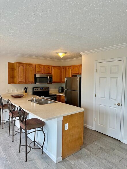 Kitchen & Bar Area - 2521 Ravine St