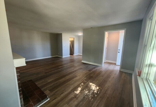 Building Photo - One-of-a-Kind 3 Bedroom Home with Renovated Kitchen & Spacious Yard