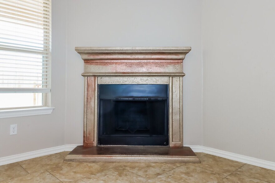 Building Photo - 1913 Chimney Dr